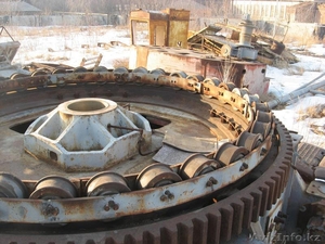 Составные части экскаватора ЭКГ-5 из наличия.